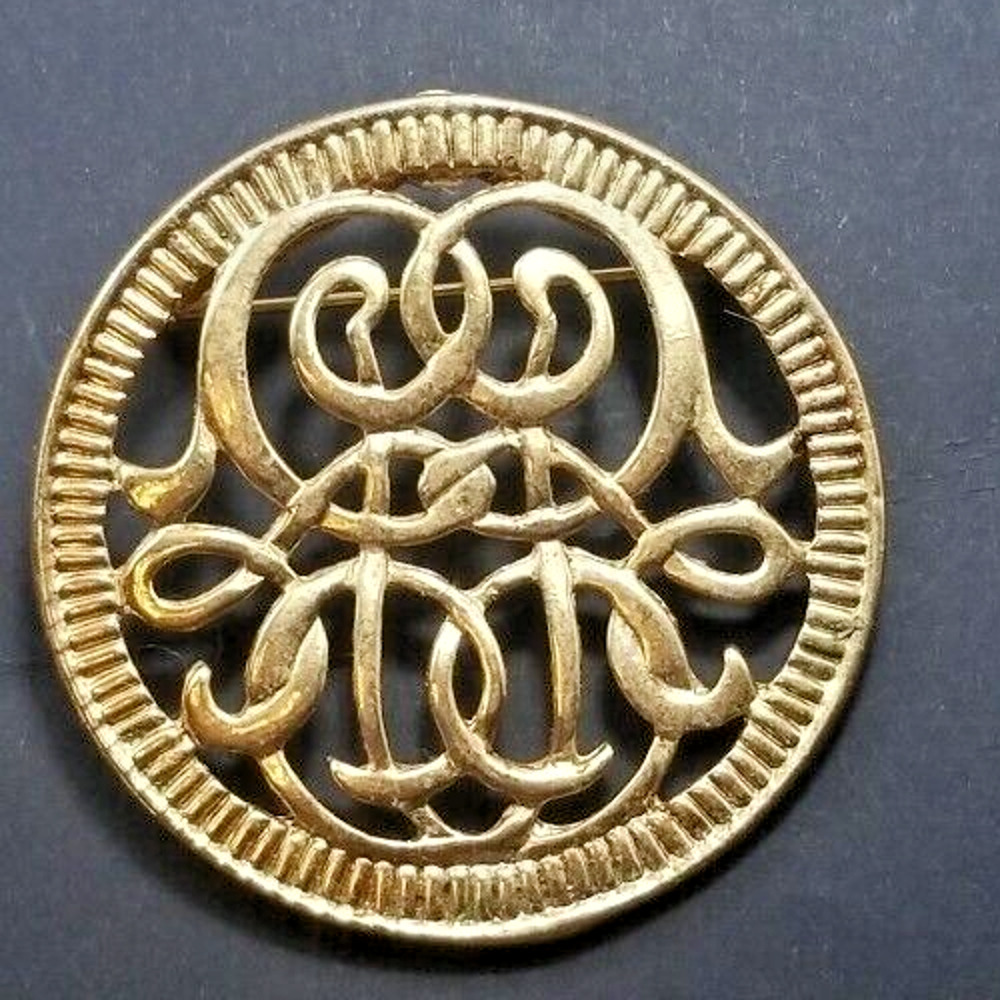 Vintage Brooch Pin Gold Tone 2" Round With Gift Box
